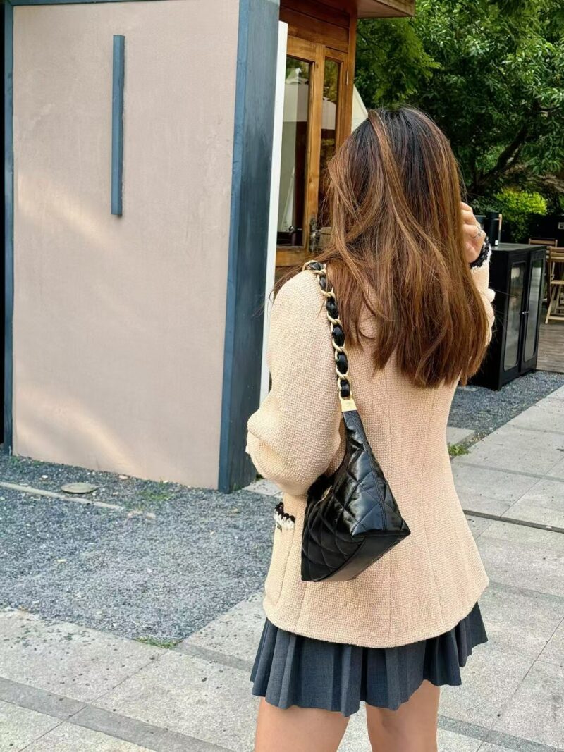 CHANEL 25A HOBO - Image 6